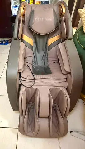 Used Zeitaku Full-Body Massage Chair - Good Working Condition