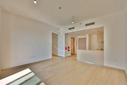 HOT DEAL! | VACANT | Mid-Level | Prime Location