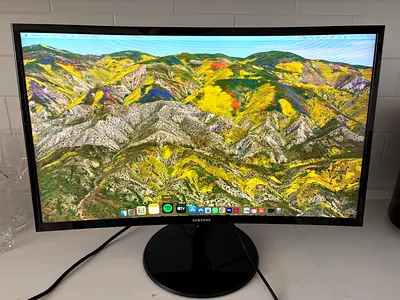 Samsung 27-inch Curved Monitor - Great Condition