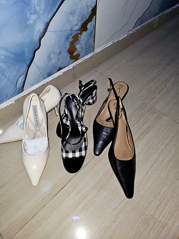 Three pairs of women's pointed-toe slingback and flats - good condition
