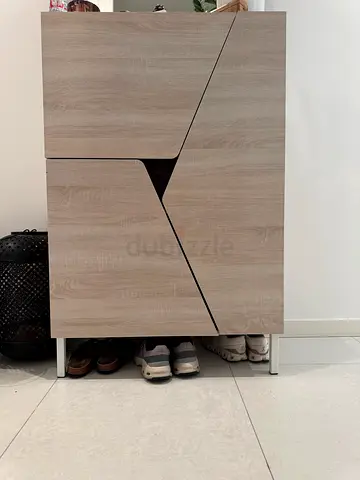 Shoe cabinet