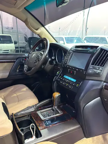 صورة 7 لـ 2010 Toyota LAND CRUISER