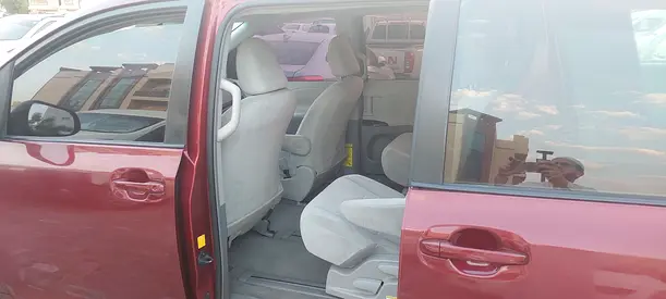 صورة 20 لـ 2011 Toyota SIENNA