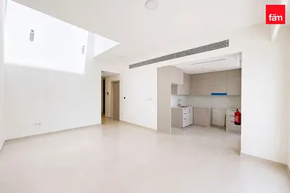 Vacant & Ready | On Single Row | Walk To Pool
