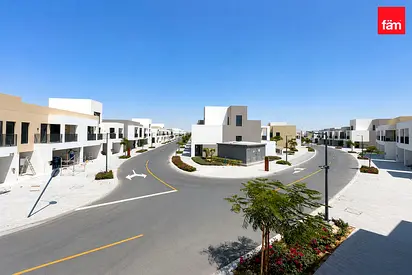 Single Row | Vacant & Ready | Walk to Clubhouse