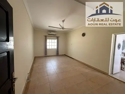 Arab-style house in Al Mirqab, Sharjah 5 rooms (including two master bedrooms) and a large courtyard.