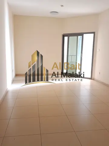 شقة فاخرة للإيجار في التعاون _ تشطيب راقٍ وإطلالة مميزة وموقع استراتيجي عل مخرج دبي شقة واسعة بمواصفات عصرية وخدمات متكاملة أنيقة بمساحات واسعة