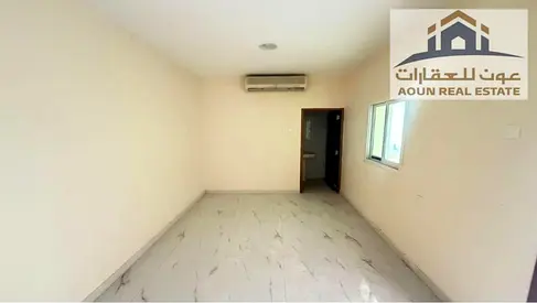 منطقة القادسية، الشارقة، الإمارات العربية المتحدة، بالقرب من شارع الشيخ زايد وشارع الوحدة، وقريبة من النباعة والمصلى.