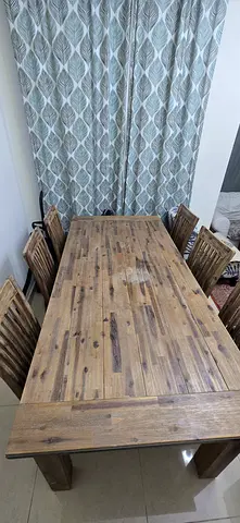 طاولة طعام فاخرة وانيقة