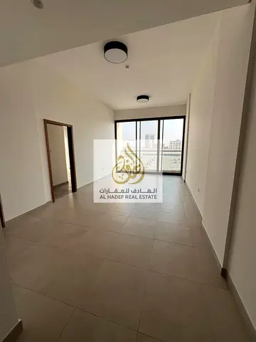Annual rent in Ajman, Al Jurf 2 area, next to the university, opposite Al Ahliya School and Al Watiya School. The building is for families. One bedroo