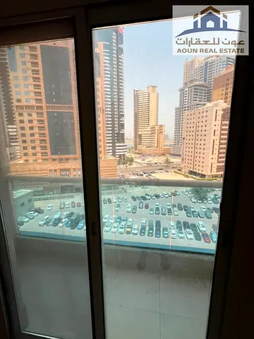 للإيجار السنوي3 غرف وصاله كبيره مع باركن داخل البرج 55,000 الف علي 4 دفعات 2000 تامين كاش عائلات فقط