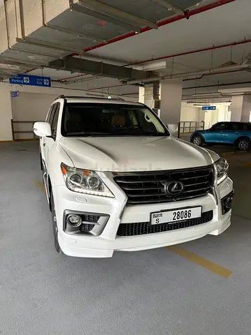 Pristine Lexus LX 570 Sport S+ 2015 | GCC Specs | Full Service History