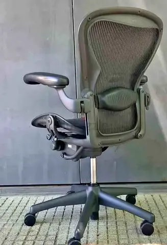 Herman Miller Ergonomic Mesh Office Chair with Adjustable Arms and Lumbar Support