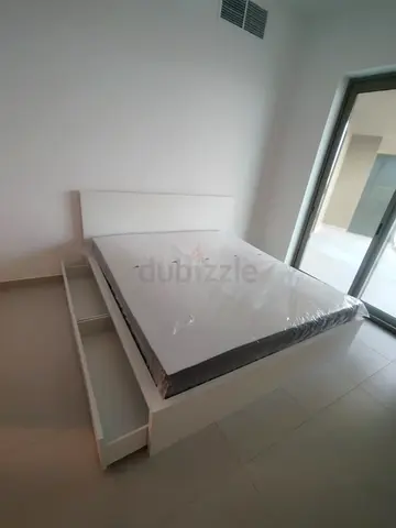 IKEA malam king‑size bed (180 × 200 cm) with 2 storage drawers and an IKEA mattress