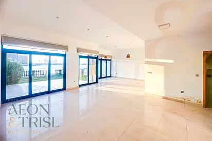 Steps Away to Sea Fully Upgraded on TIP 5 Bedrooms