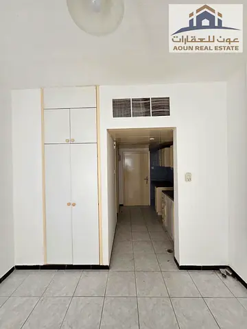 استوديو واسع للإيجار | تصميم عملي وتشطيبات أنيقة | إضاءة طبيعية وموقع مميز قريب من جميع الخدمات والمواصلات | مثالي للأفراد والموظفين | جاهز للسكن واح