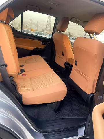 2016 Toyota FORTUNER 缩略图 12