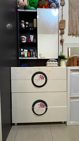 White 4-Drawer Chest Dresser with storage behind Mirror
