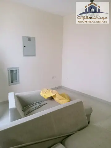 استديو بمساحة كبيرة للإيجار في القاسمية (منطقة الند)، الشارقة (سكن عائلات فقط) فرصة ممتازة للسكن العائلي المريح في موقع حيوي وهادئ بمنطقة الند بالقاس