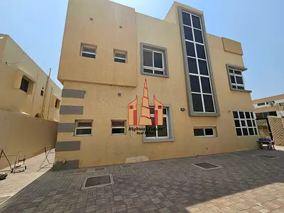 Like villa 4 Bed room all Master room Majlis parking yard Near park