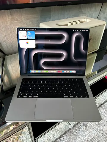MacBook Pro M4 14 inch 1TB 24GB RAM with Apple Care Plus