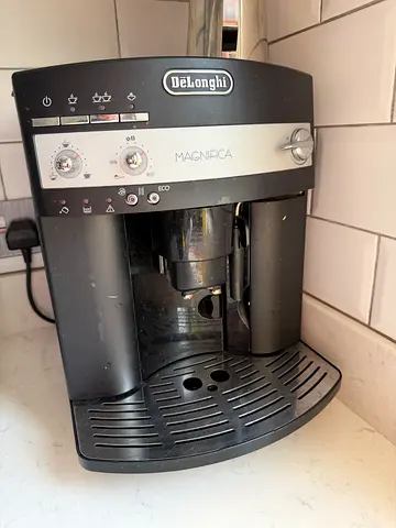 DeLonghi Magnifica Espresso/Coffee Machine - Used