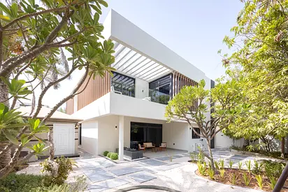 Luxury 5BR Villa + Maid & Driver Rooms with Majlis