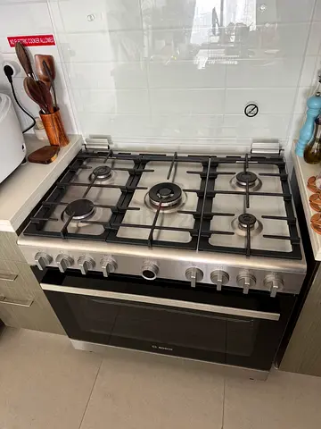 Bosch 5-Burner Gas Cooker & Large Fan Oven – Excellent Condition