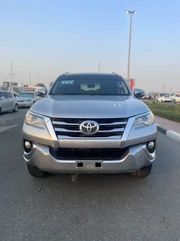 2016 Toyota FORTUNER 缩略图 3