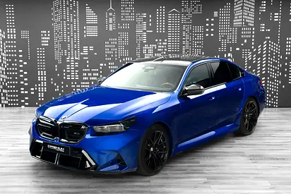 BMW | M5 G90 SEDAN | GCC SPECS MAIN DEALER WARRANTY + SERVICE CONTRACT 5 YEARS ( AGMC )