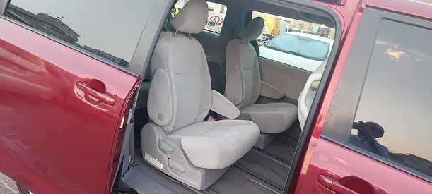 صورة 13 لـ 2011 Toyota SIENNA
