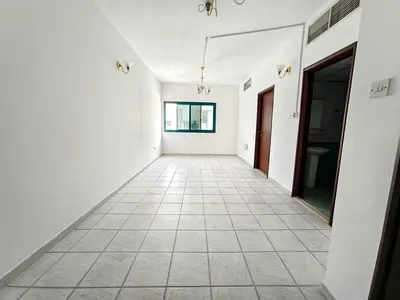 Spacious Studio // Big Layout // Close Kitchen// Close To Metro