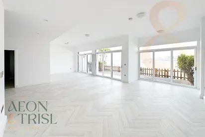 Steps Away to Sea Fully Upgraded on TIP 5 Bedrooms