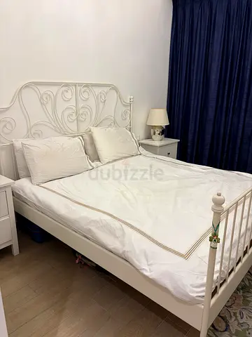 Queen sized bed with two bedside cabinets