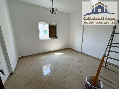 📢 **للإيجار السنوي – المصلى** 📍 **خلف جراند مول** 🏡 شقة **غرفة وصالة صغيرة** مع خزائن حائط، في موقع مميز ومناسب للعائلات.