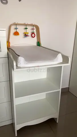 Baby changing table with shelf + baby care mat