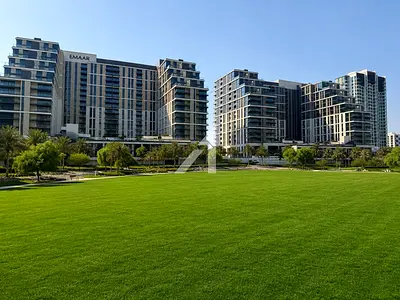 Direct Park Access | Luxury Living| Close to Mall