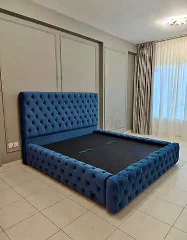 New King-size Tufted Blue Velvet Bed Frame with Headboard