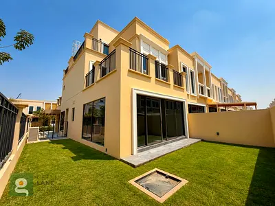 5+Maid | End Corner | Larger Plot