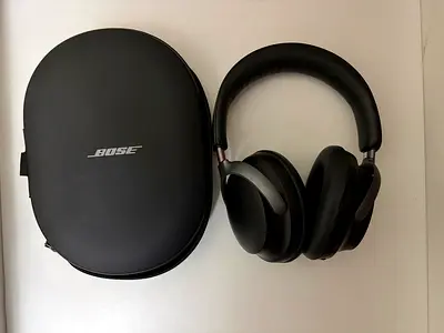 Bose Quite Comfort Ultra Noise Cancelling Over-Ear Headphones with Carry Case