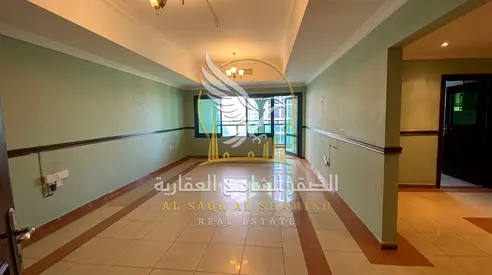 غرفتين وصالة بمساحة واسعة جدا تشطب حديث غرفة خادمة موزع كبير خزائن بلحائط بلكون كبير بأطلالة مفتوحة