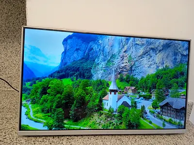 Smart Android 32-inch LED TV in good working condition