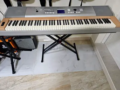YAMAHA DGX-620 – 88-KEY DIGITAL PIANO / KEYBOARD FOR SALE