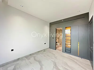 Brand New || Luxerious Unit || Fully Fitted Kitchen || Ready to Move
