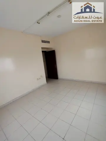 منطقة الرولة – الشارقة، الإمارات بالقرب من حديقة الرولة وشارع العروبة، وقريبة من منطقة الغوير والمناخ وشارع الكورنيش. منطقة حيوية وسكنية، قريبة من الم