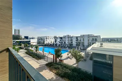 Single Row | Pool Backing | Family Community