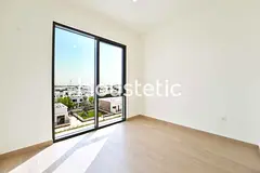 Butterfly Layout | Pool View | Kitchen Appliances
