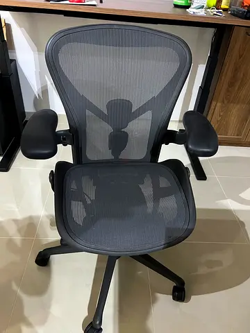 Herman miller Aeron remastered size B fully loaded