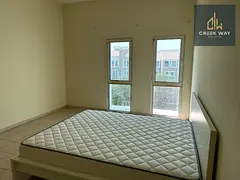 Elegant Vacant Studio next to metro