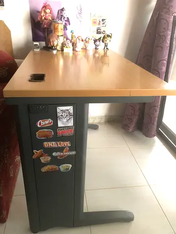 Very sturdy study / computer table for sale !!!